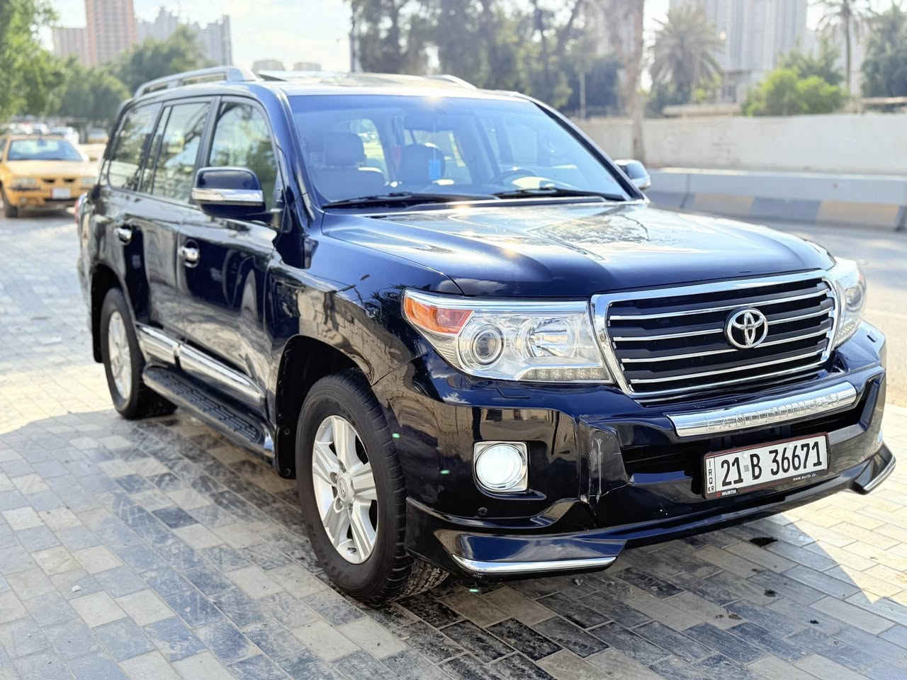 السلام عليكم تيوتا لاندكروز 2013 بريم اصل رقم سليمانيه بأسمي صار 5 سنوات عندي ماشيه 165 الف كيلو حقيقي 
مكفوله من الضرر والصبغ والرصعات جديده جدا 
ميحتاج اذكر مواصفات البريم معروف السياره أدامه كامله من صدر امامي خلفي من بلكات اصلي شركه وفيت بم هم اصلي 
مؤسسه جاهزه من كلشي مكان السياره بغداد رايدها ب340 ورقه للاتصال
مكان السياره بغداد العطيفيه قرب جامع براثا 
***********
