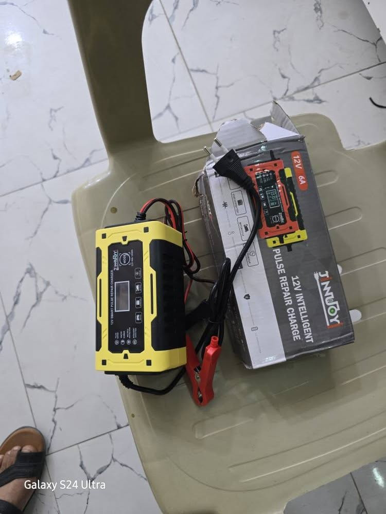 هذا هو شاحن البطاريات الذكي Innuoy 12V Intelligent Pulse Repair Charger بقدرة 6 أمبير، وهو مصمم لشحن وإصلاح بطاريات الرصاص الحمضية بجهد 12 فولت (مثل بطاريات السيارات والموتوسيكلات وAGM وGel)
النوع: شاحن ذكي بجهد 12 فولت وشدة تيار 6 أمبير. 
المميزات: يحتوي على شاشة رقمية تعرض حالة الشحن، ويدعم إصلاح البطاريات وإزالة الكبريتات المتراكمة. 
التوافق: مناسب للسيارات، الدراجات النارية، وسيارات السكوتر. 
الوظائف: يعمل كشاحن تلقائي بالكامل مع حماية من ماس كهربائي والجهد الزائد. بعقوبة, ديالى


**إذا كنت صاحب هذا الإعلان وتريد حذفه لأي سبب، رجاءا أرسل رسالة إلى الدعم الفني**