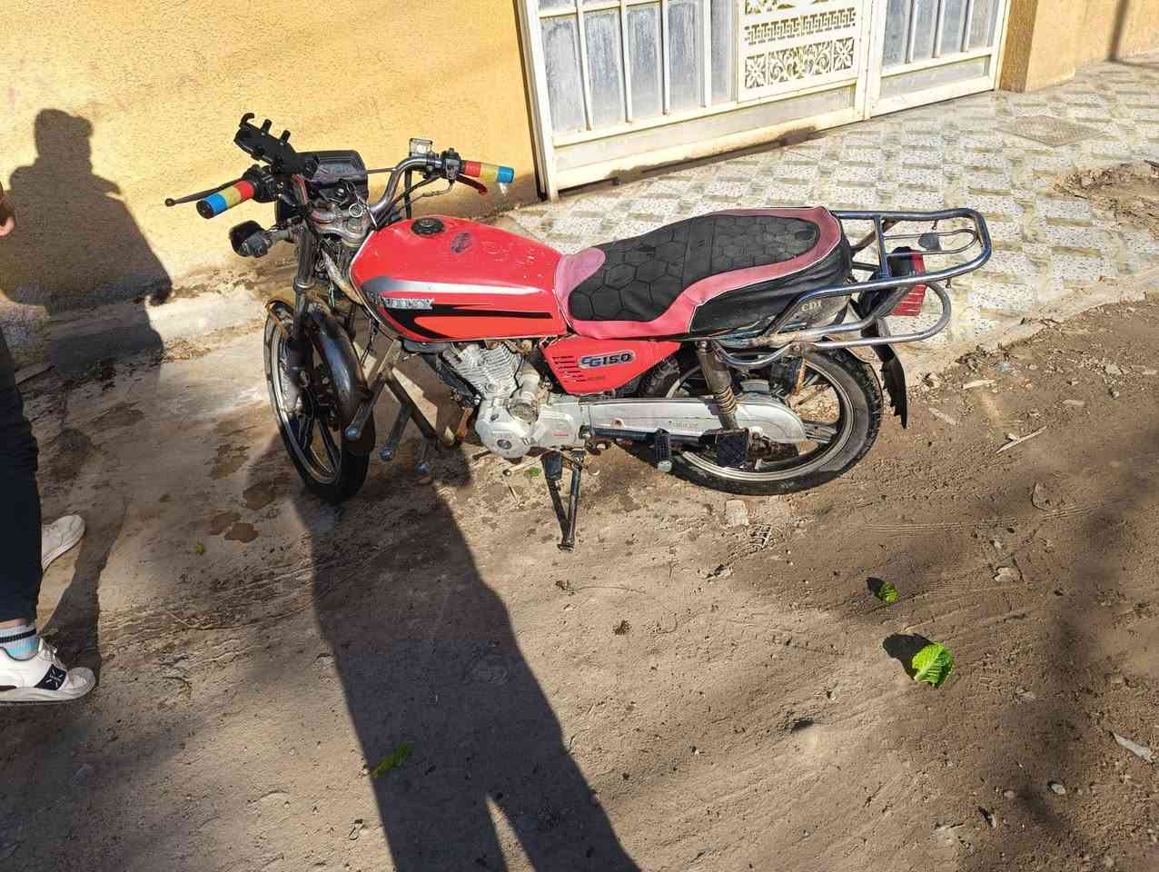 دراجه سيفان للبيع مديل 20 ديالى خالص سعديه الشط
دراجة  خير من الله  سلف  هندر كهربائيّات شغاله 
***********
