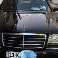 مارسيدس شبح موديل ١٩٩٢للبيع اللون اسود محرك ٣٠٠سيارة جاهزه تبريد ممتاز...