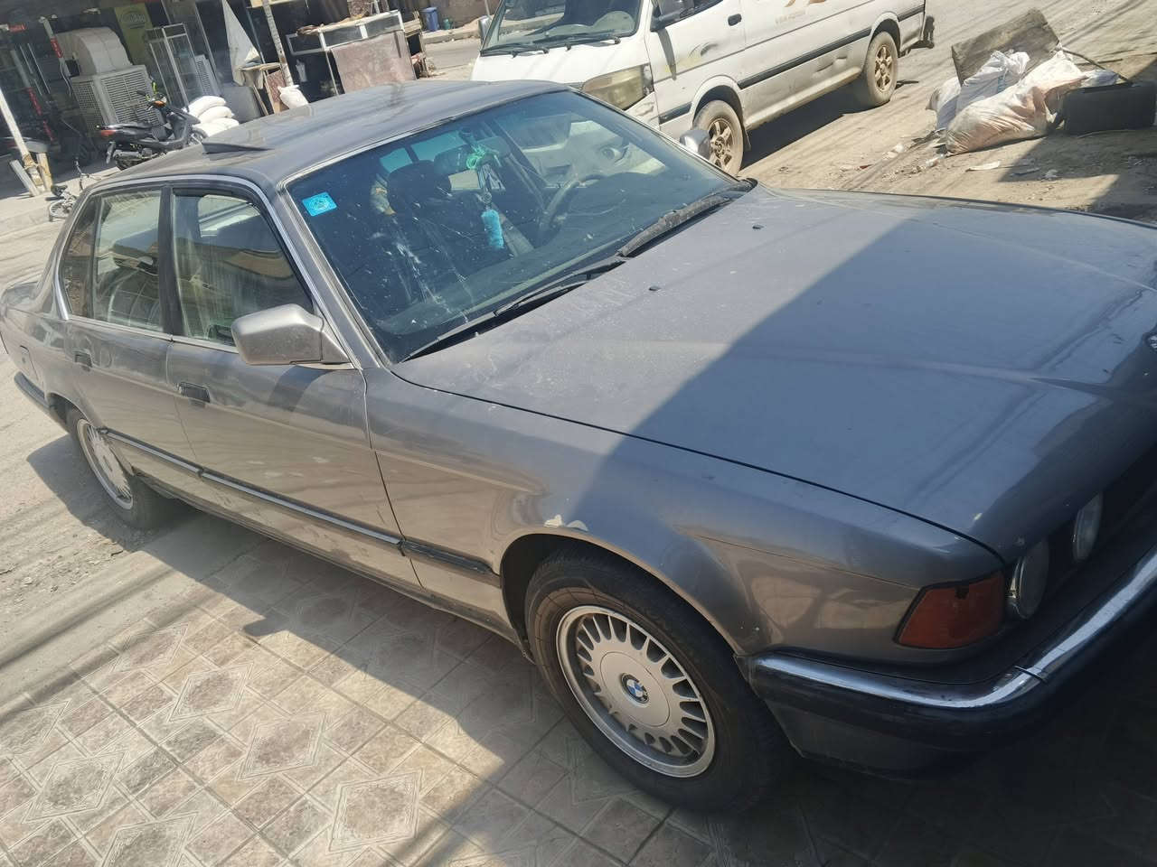 عندي بي ام 735موديل 91جاهزه من كلشي رقم بغداد تحويل مباشر رايد مراوس بملكه مفحوصه ومدفوع كمرك ومانختلف اني ويا***********
