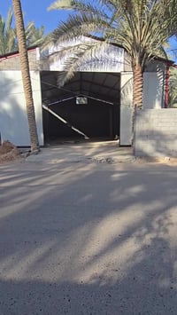 مخزن كبير للايجار يصلح مخزن تمور او معمل ع شارع عريض وتبليط عنوانه الك...