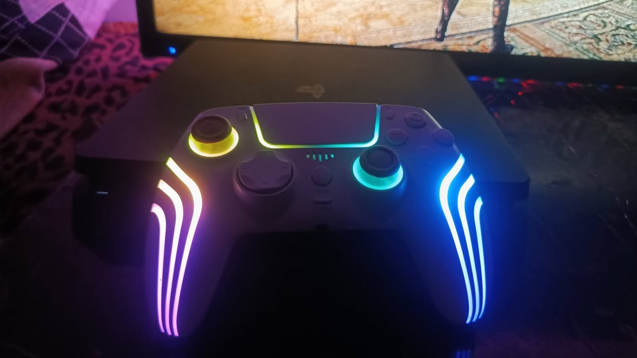 سلام عليكم بلي فور
شباب البلي خير من الله ❤️ مواصفاته 
بلي فور 1 تيره معه يده احترافيه تقريباً سعره 45الف و العاب كلفديوتي بلاك اوبس و فيفه 2019 شباب لوك ستيكر يعني الجهاز ما مفتوح اذا بي صوت مراوح ترجعه البلي نقصه سيدي ادرايف وصخ يعني القرص ميشتغل من اول مره ثاني مره ثالث مره يشتغل وصخ يتنضف عادي و ميكلف 20 25 شباب البلي عارضه 280 قابل للتفاوض رقمي *********** ملاحضه البلي و اليده و الالعاب به 280 مكاني بغداد الدوره شارع ستين
