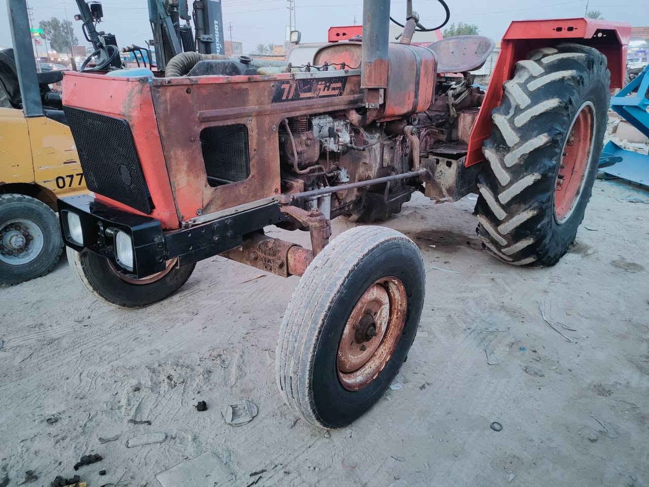 للبيع عنتر موديل 86 ابلاديه جاهزه للشغل نگره سلف بريك محرك وكير وجهاز الرفع درجه اولى السعر 3,300 مع فيدان  مكاني بابل.  ***********
