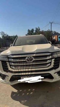 لاندكروزر 2022 رقم بغداد دولي Gxr لمتدد  ماشيه 52الف مكفوله السعر 65 م...