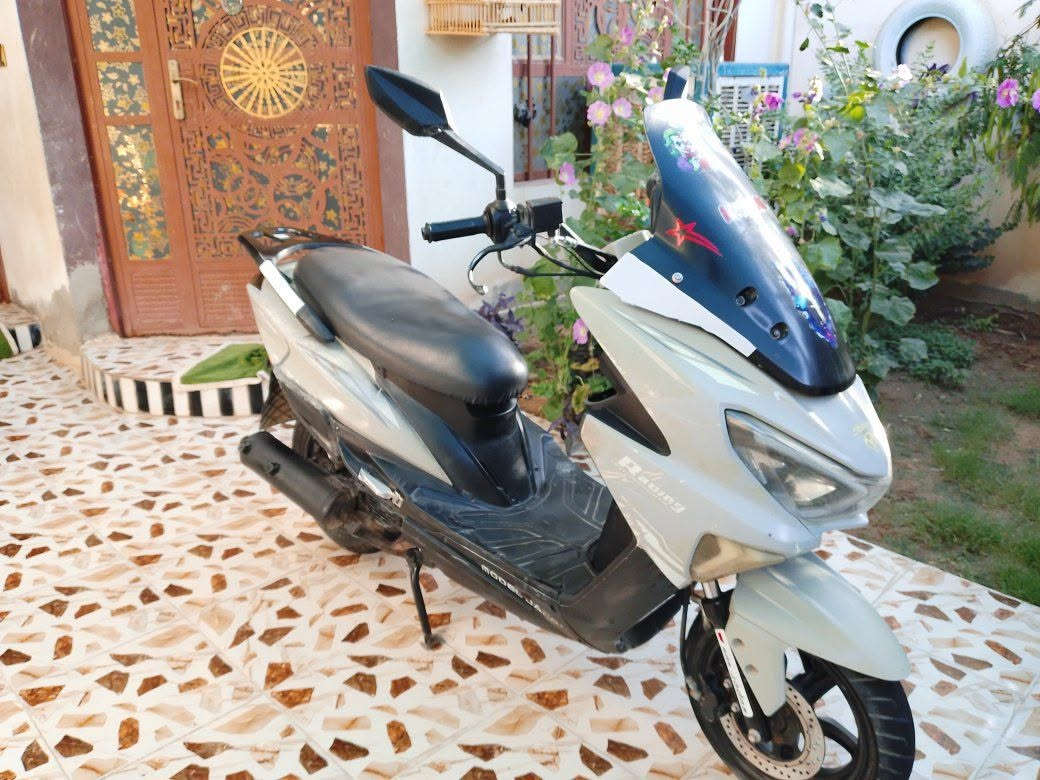 دراجه للبيع شغاله كامله العنوان قاطون الرازي رقم الهاتف *********** السعر450
