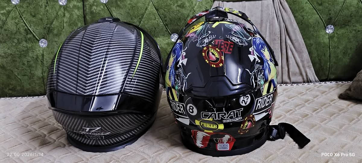 خوذ اصليه ماركات وحده كاربون فايبر والاخره مال قفاز وجماعت تزويد للاستفسار على الارقام 
(***********)(/***********)
