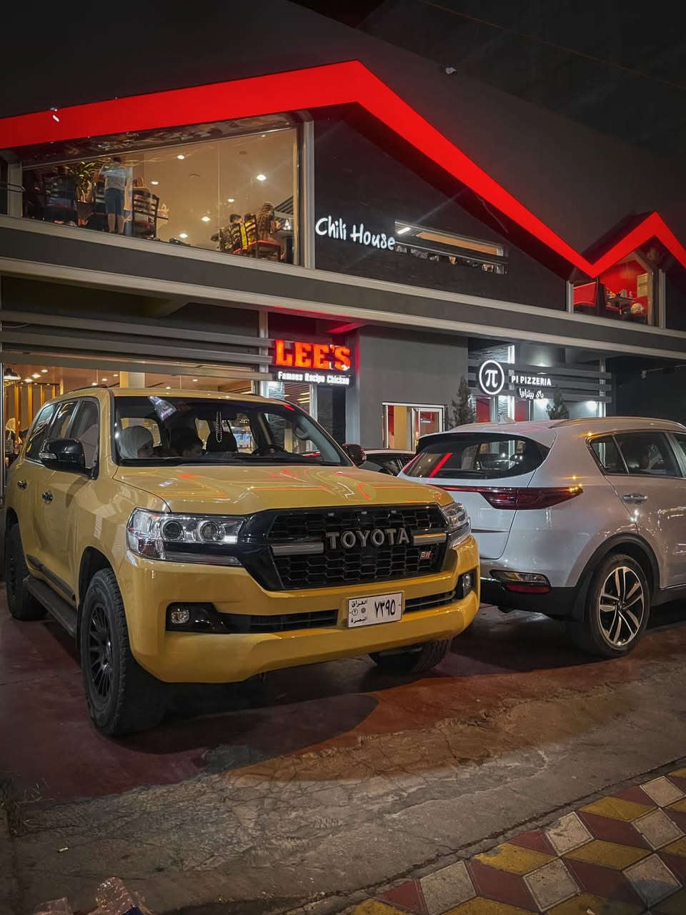 سلام عليكم 

🚗✨ لاندكروزر 2014 للبيع ✨🚗

🔥🔥 محدثة 2021 (داخل + خارج) 🔥🔥
🎨 صبغ عام 100% — بدون أي حادث ❌🚫
📉 ماشيه: 78 ألف فقط ✔️

💪⚙️ المواصفات:
🔹 محرك كاز 8 سلندر 🦾
🔹 دبل باتري جديد 🔋 (قبل شهر)
🔹 تايرات جديدة 🛞 (قبل شهر)
🔹 شد كامل — جاهزة بدون صرف 💯

🏕️🌄 مناسبة للتخيم والكشتات
😍 السيارة أجمل من الصور وبحالة جيدة جدا جدا 

📍 رقم بصرة (تم التبديل إلى رقم جديد)
💰 السعر: اتصال 

📲 واتساب او اتصال : ***********
