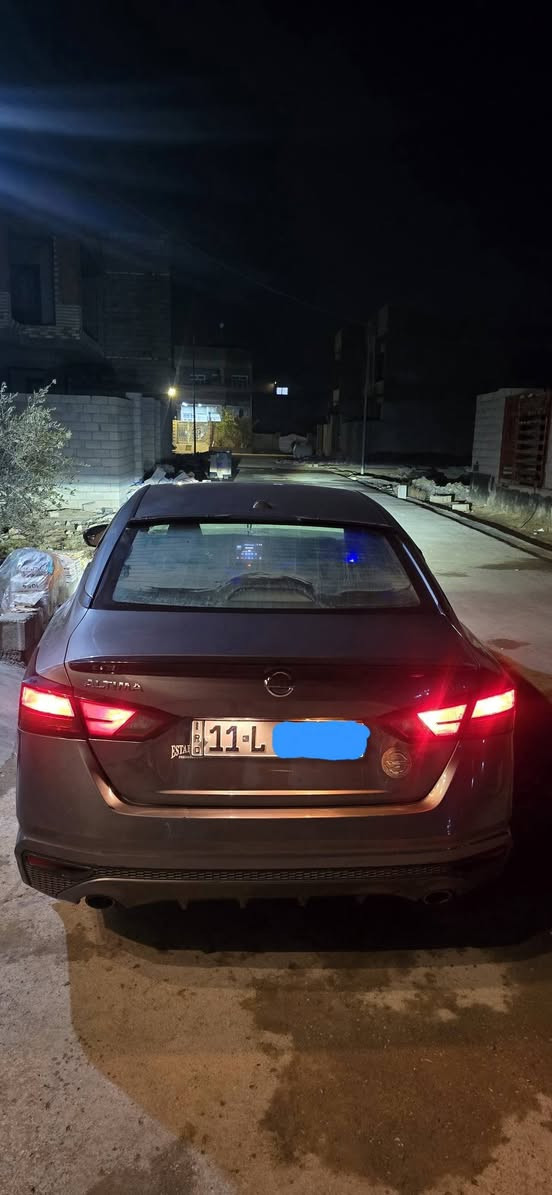 سلام عليكم نيسان ألتيما 
2019 SR 
رقم بغداد نكليزي 
هزة جديدة 
تايرات جديد 
باتري جديد 
ويل 19
رادرات امامي خلفي 
رادرات جانبية 
كامرة + شاشة 
بصمة ابواب 
تشغيل عن بعد 
اشاير بلمري 
فتحة سقف 
تحكم استيرن 
تدفة بلكشن 
لد نهاري ليلي 
قيادة ذاتية ع مسار 
محرك وكير مكفولات 
ماشية 104
حادث امريكة جاملغ امامي الايسر وبنيد 
بلعراق جاملغ الايسر من قبغ البانزين واشوية من الباب اثنينهن نصبغن 
ديالى ناحية هبهب 
***********
