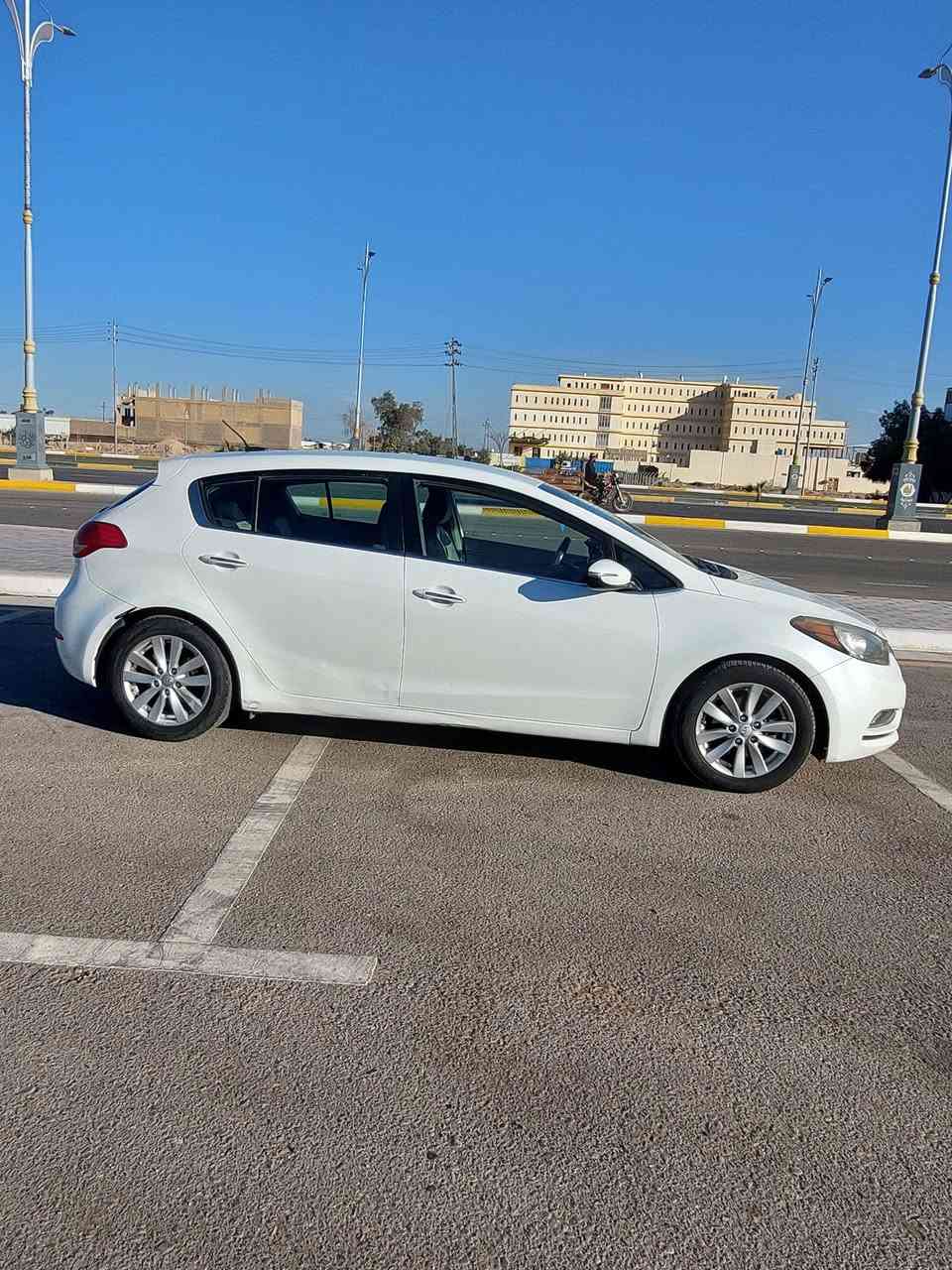 السلام عليكم شباب 

كيا فورتي ٢٠١٥ للبيع فقط لو ابيض صدفي محرك ٢٠٠٠ ماشيه ٨٦ نضيفة جدا واحلى من الصور حادثها جاملغ وباب جهة السايق مبدلات ومصبوغات وصور حادث مرفقة بلمنشور رقمها بابل بأسمنة مكان السياره كربلاء حي الوفاء السعر  ١٠٨ 
للإستفسار اكثر اتصل على الرقم  
***********
