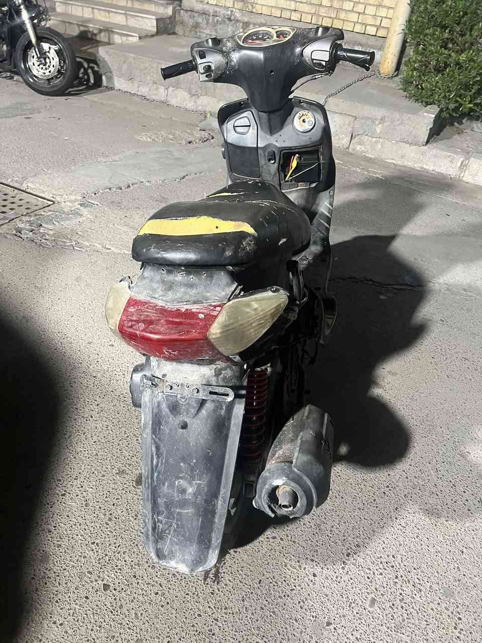 سلام عليكم سكنس نثيه  للبيع كوم حديد طفت خلصت بانزين وكامت ما تشتغل. *********** فقط واتساب 
 175
