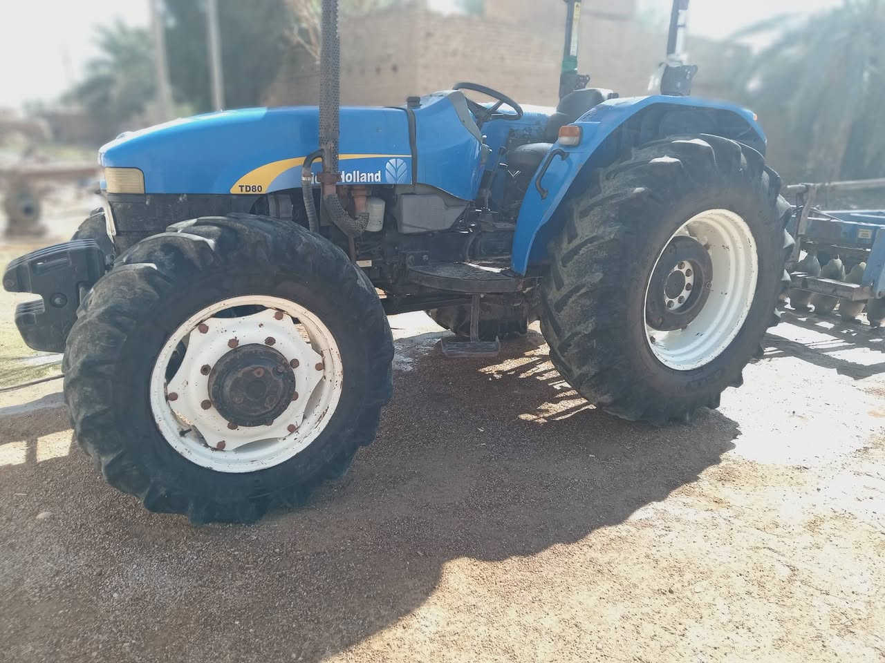 السلام عليكم للبيع مكينه نيهولند ٨٠ رقم نجف١٤، ***********
