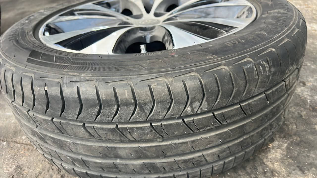 وياله ياباني ( كروم ستيل R18-225-45)  + ( ويل OEM - R18- 235 - 50 )
وياله + تايرات ~ حاوية اصليات شرط 
السعر : 450 الف الواحد (كربلاء ) 
الرقم ***********
