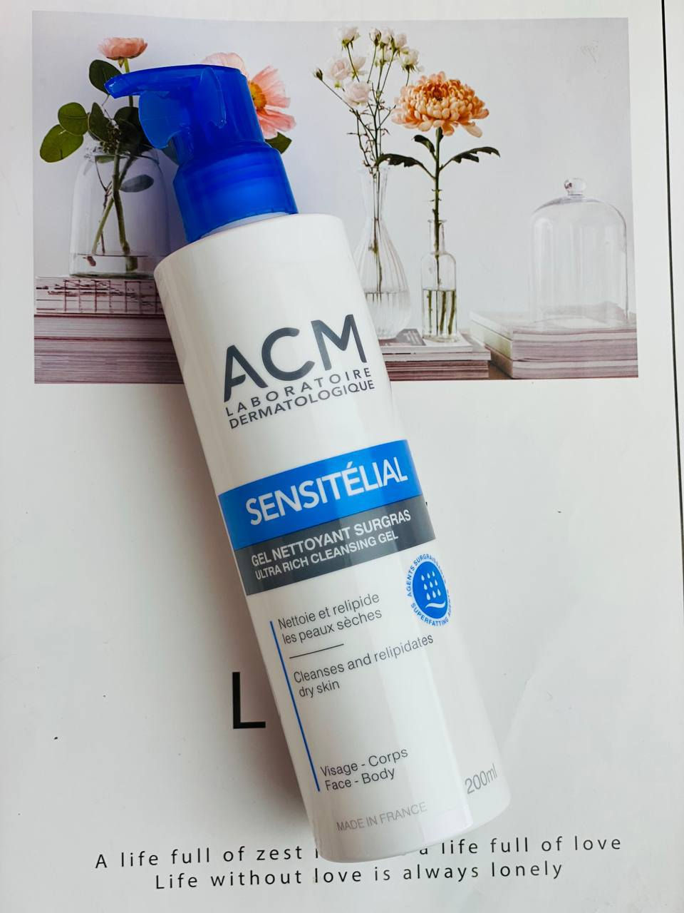 ... 💙ACM SENSITELIAL💙 ... 
 غسول المخصص للبشرة الجافة🍂
و الحساسه 
-جل منظف للبشرة الجافة SENSITELIAL ULTRA-RICH CLEANSING GEL من معامل ACM الفرنسية-

🔹مناسب للبشرة الجافة جدا.
🔹مناسب للوجه و الجسم.
🔹مناسب للكبار و الاطفال.
🔹للاستخدام اليومي.

بفضل مكوناته اللطيفه على البشرة و العناصر الدهنية، ينظف بدون التسبب في جفاف و لا في اتلاف الغشاء الخارجي للخلايا مع الحفاظ على درجة حموضة البشرة.

الحجم الكبير 200ml
المنشأ فرنسا الأصلي 🇫🇷

السعر 20 الاف @إشارة


**إذا كنت صاحب هذا الإعلان وتريد حذفه لأي سبب، رجاءا أرسل رسالة إلى الدعم الفني**