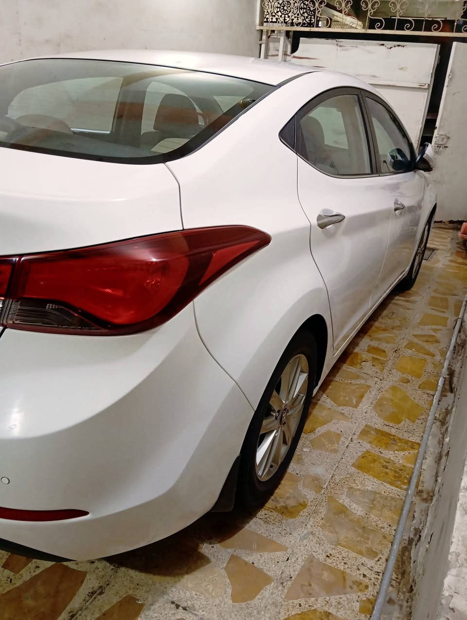 سلام عليكم هونداي النترا موديل 2016 فول مواصفات 1/1 ماعده البصمه مكفوله من الضربه والصبغ والتبديل والبارد ماشيه 50 الف رقم بغداد تحويل مباشر سنويه جديده مشروع وطني السياره اخت الزيرو جديده كلش علا وضع الشركه استخدام واحد من الشركه لليوم مواصفاته فتحة سقف ويل كب لد امامي كشن جلد أصل صاج اصل مري شفط تبريد قطعتين شباك ستيل حساس خلفي وامامي محرك 1800 شرط عل الشركه اخون بس الي يدور جديد يخابر مكان السياره الناصريه الحبوبي للاتصال ***********
