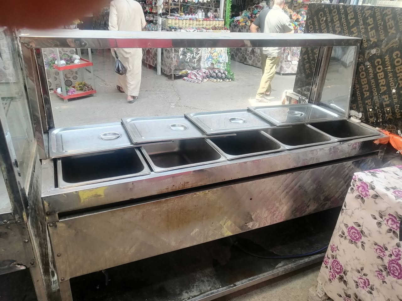 اغراض مطعم للبيع
1 دفايه تمن ستيل 5 احواض

2 جام خانه لفات ستيل

3 ميز ستيل جدآ نظيف

4 ميز المنيوه طول 3 متر

5 ثرامه فلافل حجم 32

6 طباخ 4 خانات

7 عارضه تبريد  علامة كولاه

8 براميل عدد 2 حجم 1500 لتر
كيج ثقيل استعمل شهرين

9 ميز كاشير 70 - 60 

10 جدوره مواعين احواض تخته ثرم عضم  اغراض ملحقات مطعم رفوف

اتصال على أرقام        وتس أسيا 

***********  

***********
