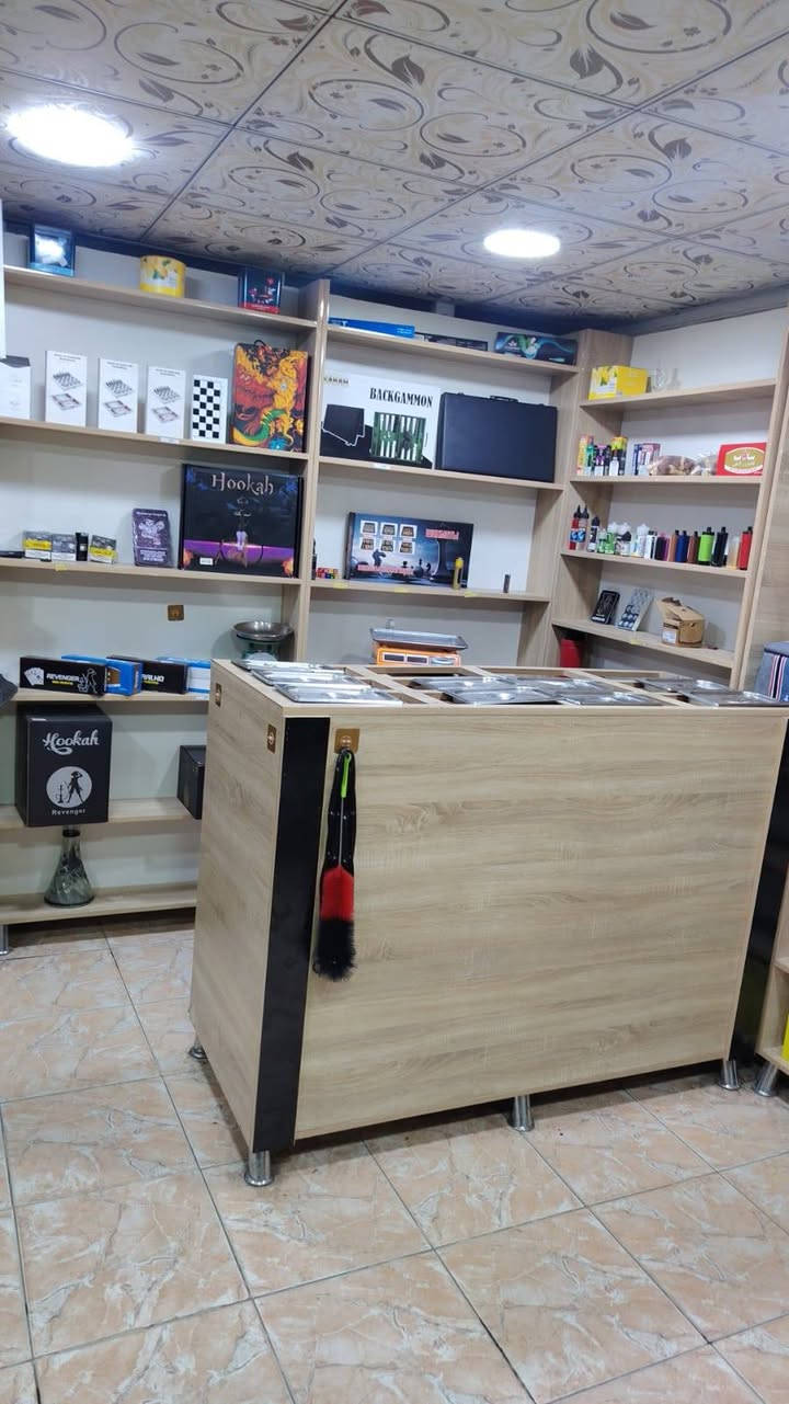 سلام عليكم
عندي محل نراكيل للبيع بيها 8 رفوف سبلت + ميز مبريدة بضاعه كامل مکمل

موقع المحل حي النصر شارع الوسط

للتفاصيل : ***********
