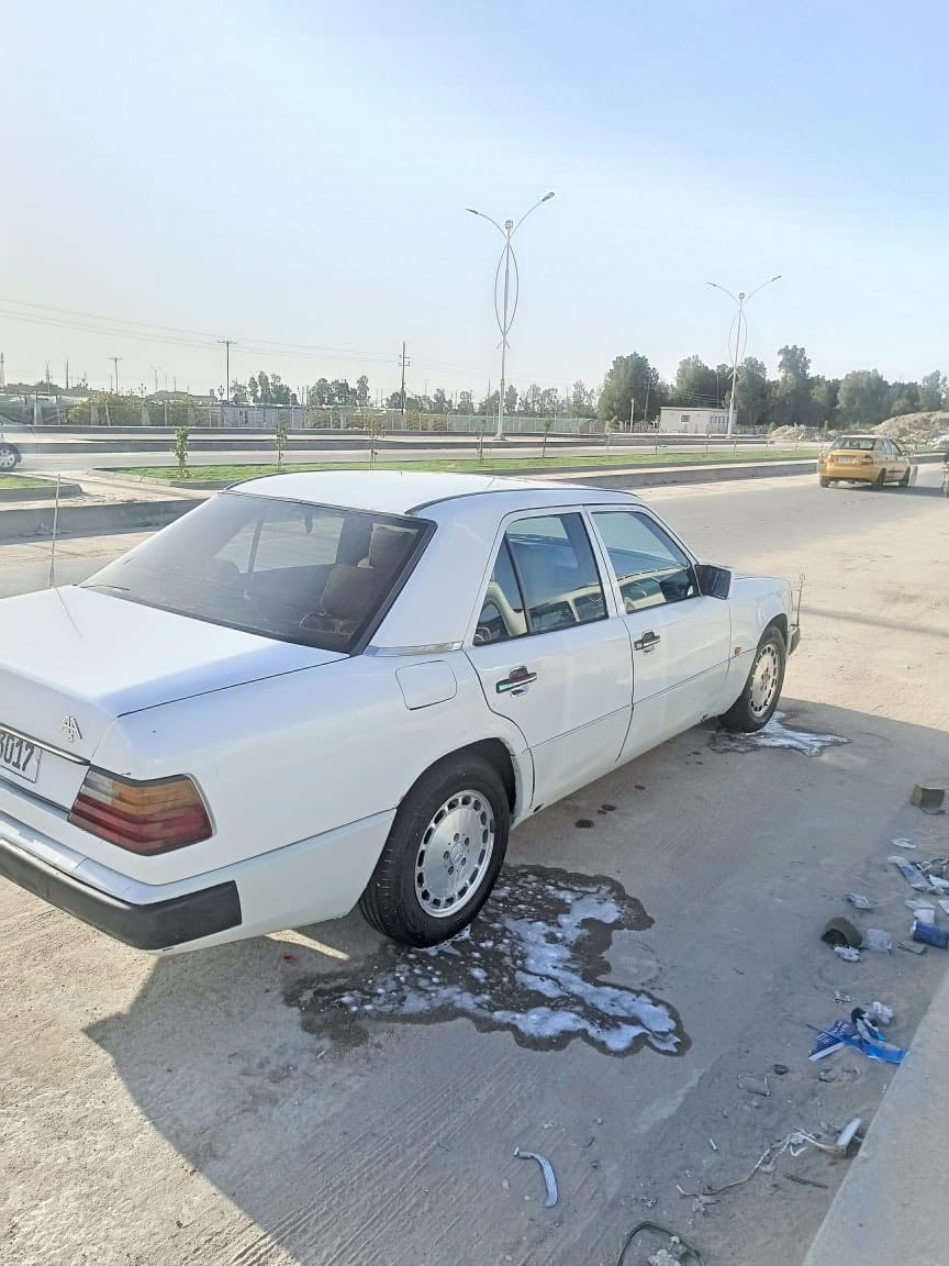 السلام عليكم مارسيدس دب موديل ١٩٨٨
بأسمي تحويل ثاني يوم مكينة وكير مكفول من التبخير والتنقيص الحدادية ٧٠٪؜ (بيها خياس بباب السايق وقواعد معمره وصبغ مكانات بسيطه جداً ) السيارة مثل ما واضحة بالصور بيع مستعجل السعر 46 قابل للتفاوض .

للاستفسار اتصال او واتساب ***********
