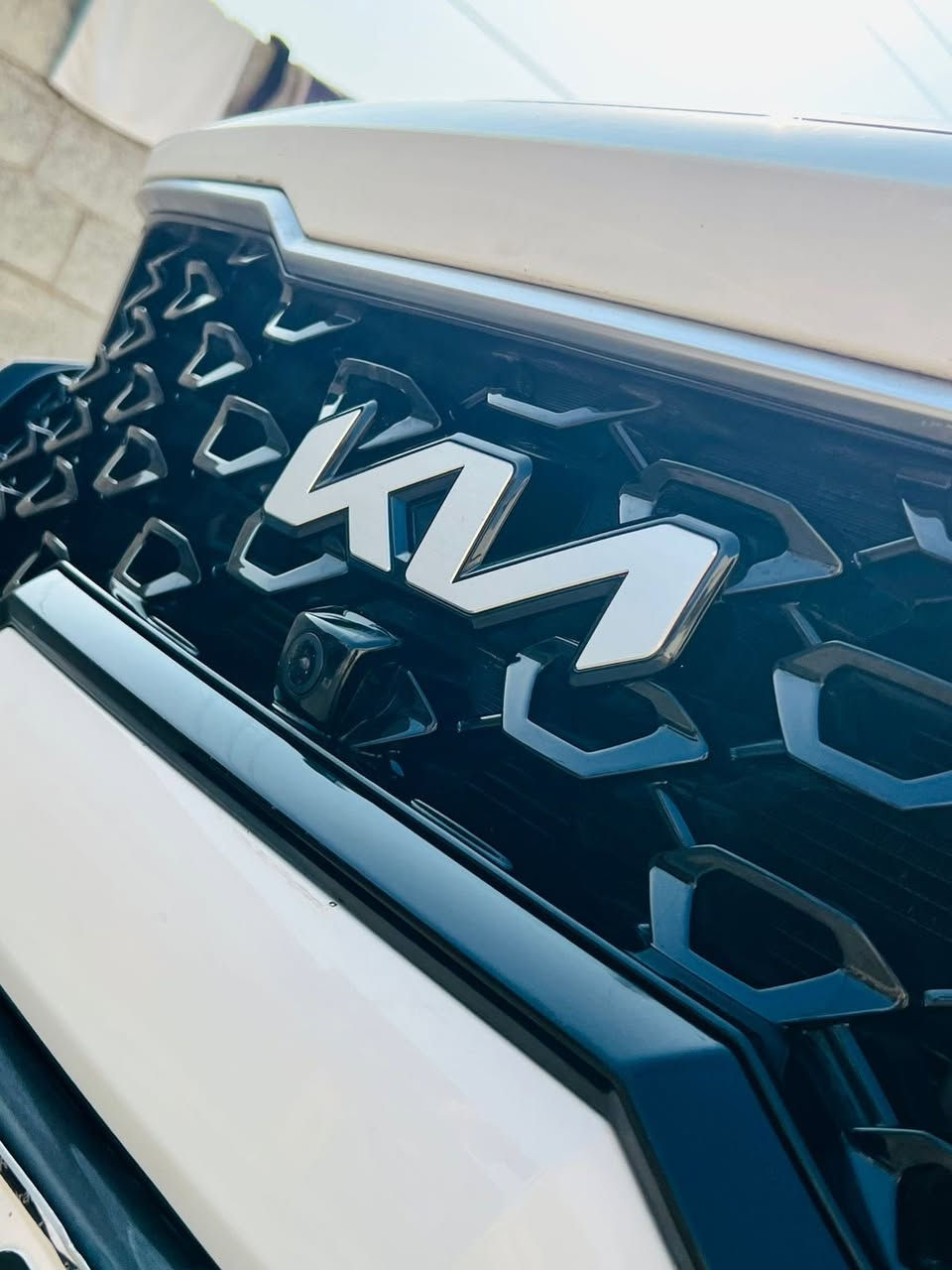 سلام عليكم 

لبيع سورنتو موديل 2023 

فول واحد على واحد 

محرك هايبرد 

كشنات منفصل 5 كامرات 

جنطه شفط داخل قرميدي 
 
كير موس  بعد بيها هواي مواصفات 
رقم بغداد بسمي تحويل مباشر 
***********
