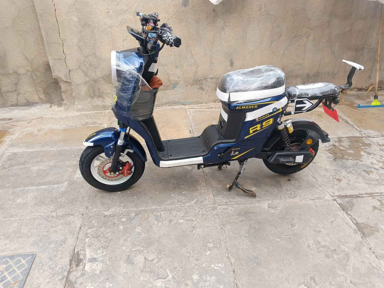 السلام عليكم
دراجه شحن للبيع R9 فول مواصفات كامله مكمله 5 بطاريات دبل شركه ولي نضام بارك ونضام بك لايت عالي وناصي دبل اشاره سماعه بلوتوث شاشه تعرض العطل سرعه 109 تمشيك خير من الله السعر 475 وبيها مجال المكان ناصريه الاسكان الصناعي.


**إذا كنت صاحب هذا الإعلان وتريد حذفه لأي سبب، رجاءا أرسل رسالة إلى الدعم الفني**