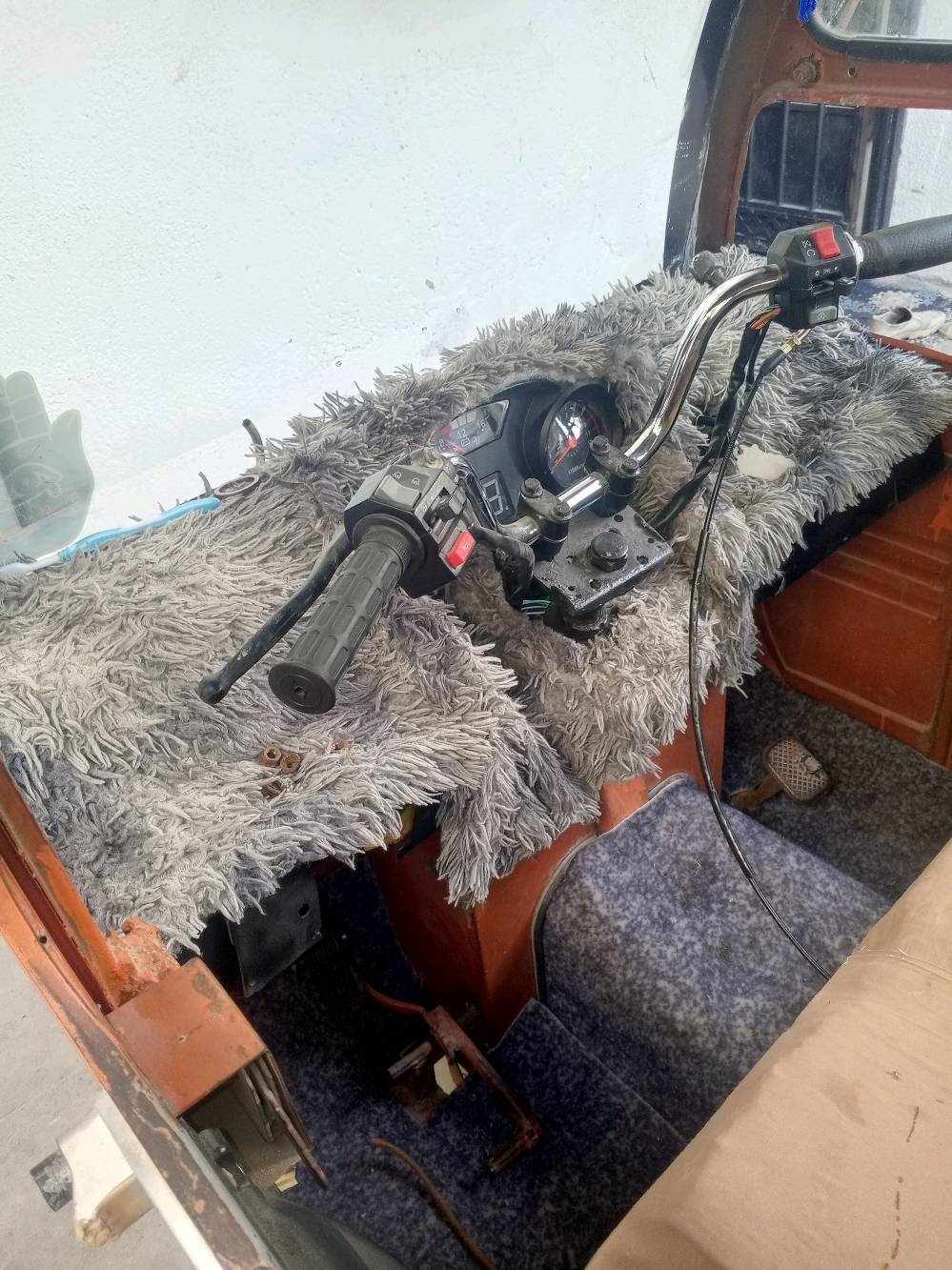 سلام عليكم تكتك محور 
مكينه 150جديده أمس شديتها اكسن لطش ستوته اوراق أصولي بس تروح للمرور كبل ترقم 