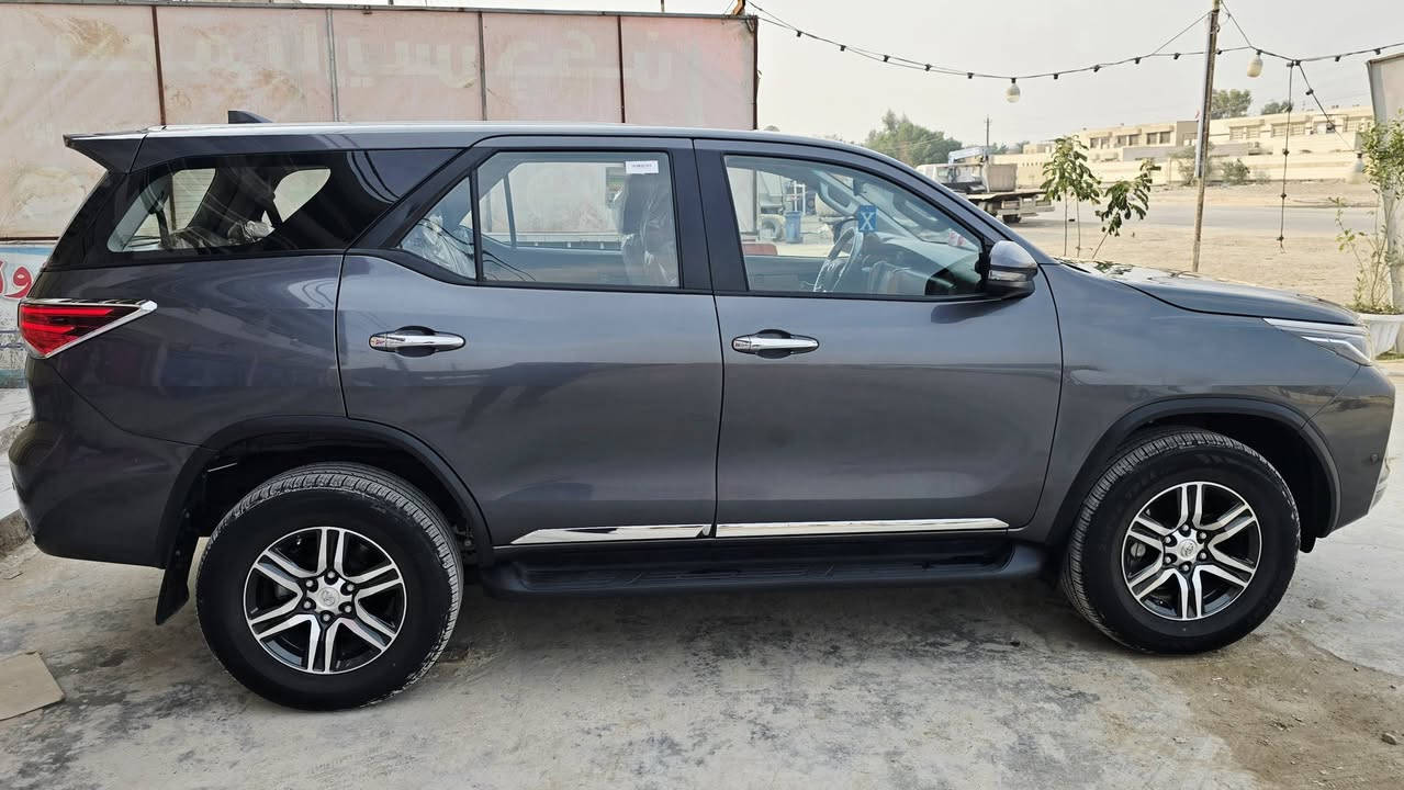 تويوتا فورجنر  2023 خليجي
رقم بغداد دولي ابسمي تحويل مباشر 
السيارة شبه زيرو ماشية 28 الف حقيقي 
محرك 4 سلندر 2700
نضام eco الاقتصادي 
شاشه كامره دواره تحكم استيرن 
حساسات خلفيه واماميه ثلاجة
 اسبير مانازل مواصفات كلش حلؤه بيه 
مانع انزلاق 
مرايا جانبية كهرباء 
لد زينون اصلي 
تبريد 3 قطع 
عدد المقاعد 7
السعر 275 وبيه مجال للشراي 
 البيع للاستفسار الاتصال ***********
العنوان بغداد الرصافة
