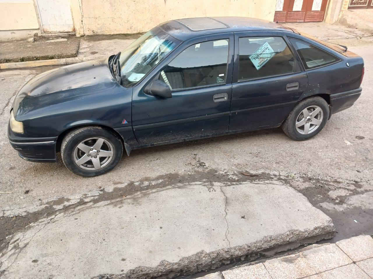 للبيع فكترا موديل 1994 نفخ حجم 18..جنطة بلا صبغ ..كير ومكينة شرط..رقم الماني سعرها 39 ورقة ..مكان السيارة الموصل الايسر..الشراي يتصل عالرقم ***********
