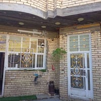 عقار للبيع مساحه ٢٠٠ متر واجهه ١٠ ونزال ٢٠ملحقاته ثلاثة مداخل طابق الا...