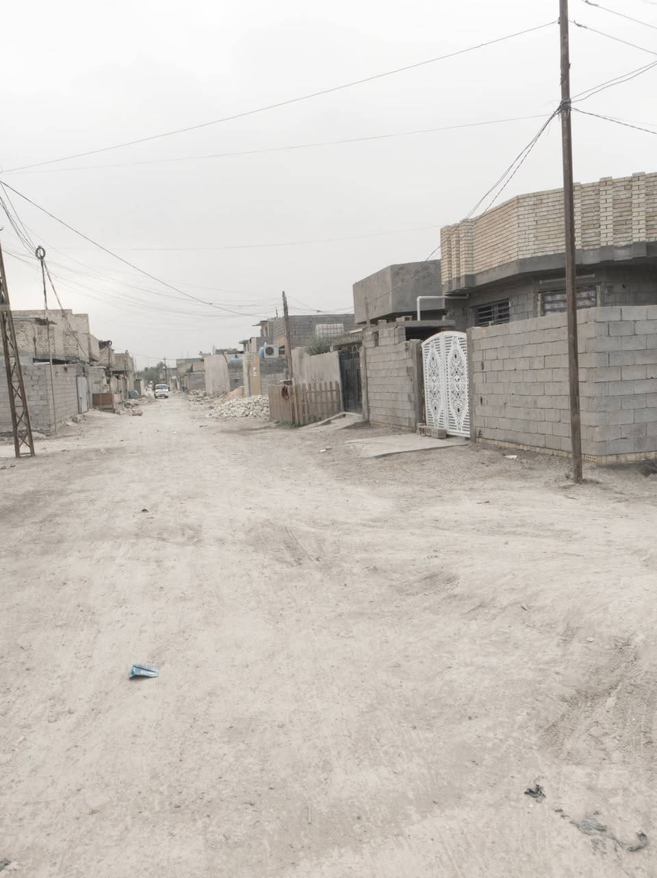 قطع للبيع حي البتول قرب الجسر الفرنسي بالقرب من الطاقه الكهربائيه زراعي جاهزه ماء كهرباء المساحه كل قطعه 200متر،3قطع واحده ركن للستفسار الاتصال ***********
