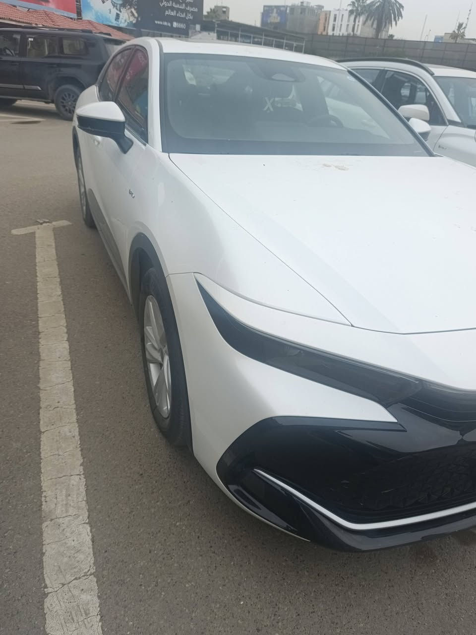 السلام عليكم
عندي كراون, 2024 ماشيه 6,000 وكالة عبد اللطيف جميل 
بعدها زيرو بحالة الشركه هايبرد + بانزين 

سلايد
حساسات أمامية + خلفيه
كشنات كهرباء
تدفئة وتبريد بالكشن
رادار أمامي
تحديد مسار
تزقف ذاتي
كار بلي
مري شفط
لايت زينون 
بصمه 4 بوب
نظام ترحيب

باقي المواصفات معروفه مال كراون السعر 34,000 للاتصال *********** هشام
