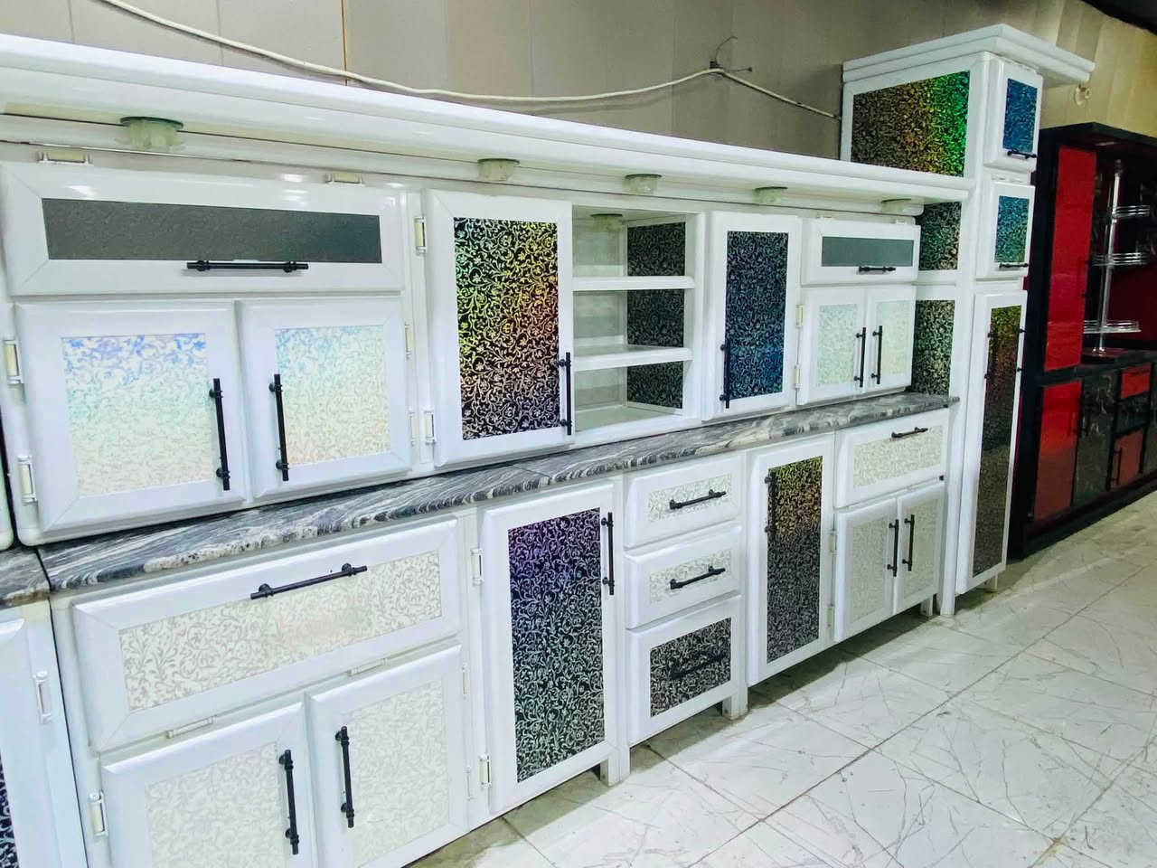 كاونتر مستخدم نضيف ڪلش داخل غسل + صيانه القياس 3 متر + سنكي دبل حوض مترين + فاترينه السعر925 الف يوجود توصيل واتساب ***********
