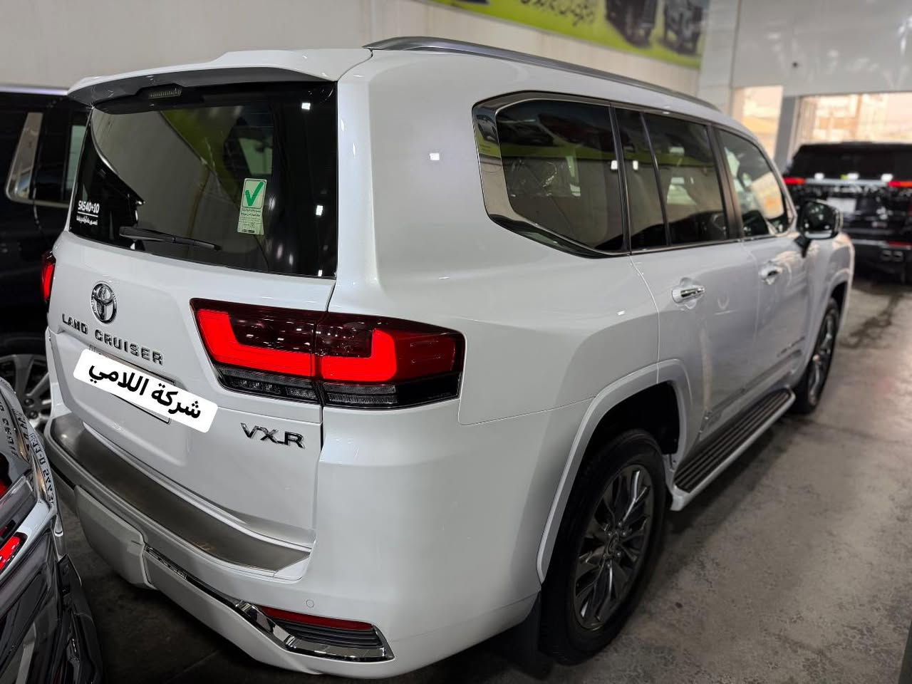 السلام عليكم 
لاندكروز 2023 ساز VXR
رقمها بغداد
فول مواصفات اعلى فئة 
بوب شفط اصلي 
محرك 3.5 تون تيربو 
كراسي خلفية كهرباء 
وبعد هواي مواصفات معروفه بل VXR
ماشية 62 الف كيلو متر 
مكفولة السياره ماعده هذا التكحيل الصاير بالبنيد صورتة موجوده 
سعرها 74 الف دولار وبيها مجال بسيط
للاستفسار اكثر :
***********
***********
مكانها معارض النهضة شركة اللامي
