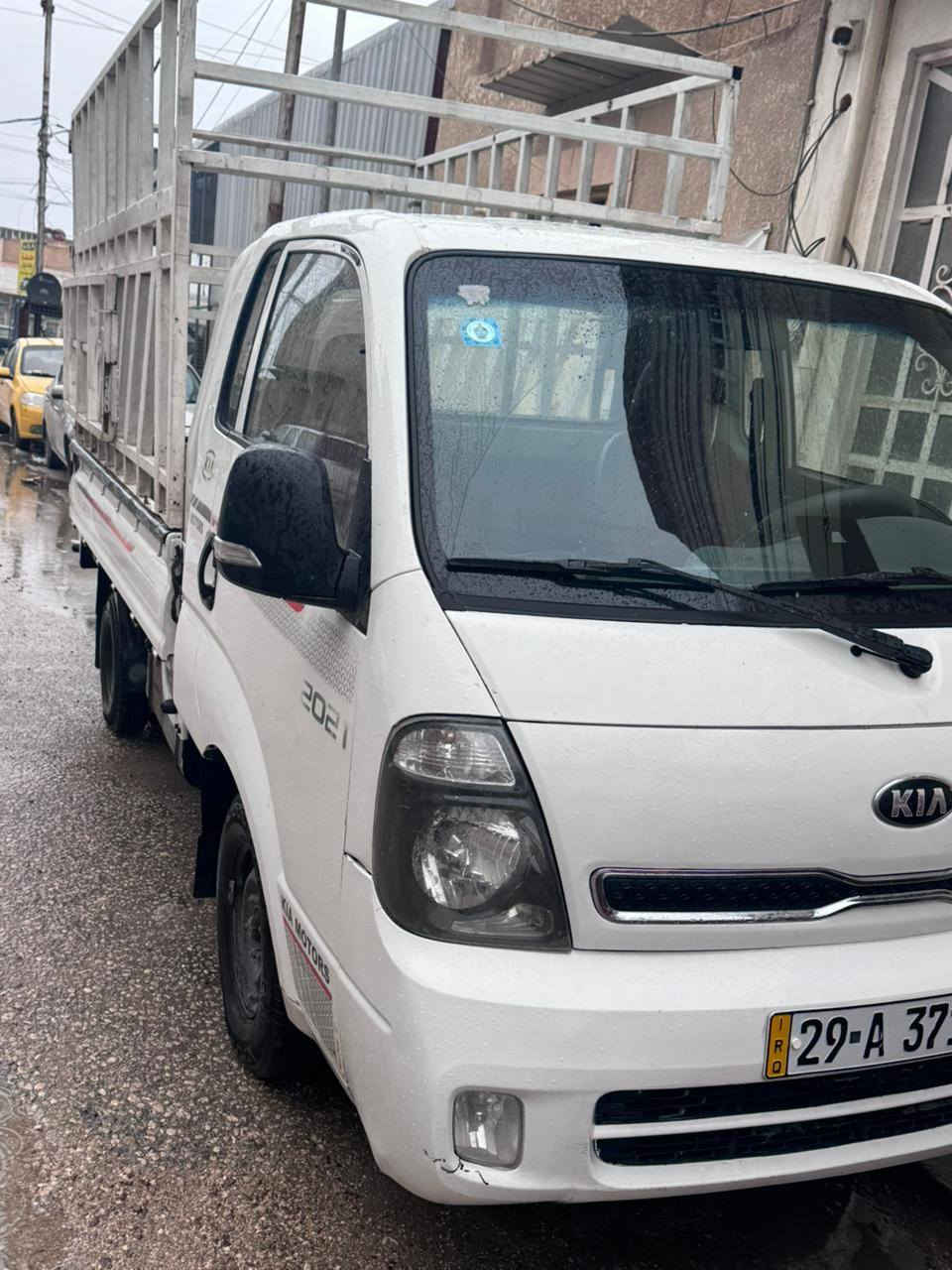 كيا نثيه 2019
محرك 2700
تخم تاير جديد
سياره بأسمي
هزه جديده 
تحكم مري
محجر وياهه
بيه منظومه زنون 
شراي يتصل 
مكان نجف
***********
