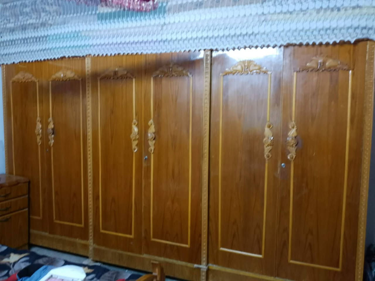 قنصور خشب عراقي ثقيل مع زاويه السعر ب 550 العنوان حي الانتصار التواصل ***********
