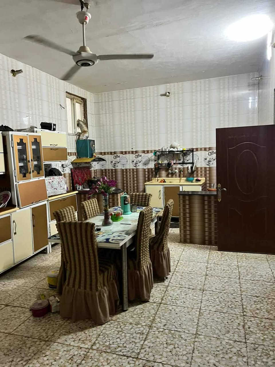 بيت للبيع ع طريق دوانيه دغاره قريب ع دغاره يبعد عن شارع ١٠٠ م يم مدرسه ابن الهيثم مساحه البيت ٣٠٠ الحديقه ٥٠٠
المجموع ٨٠٠
غرفتين وصاله ومطبخ وبراني بناء طابوك اعكاده
زراعي سند ٢٥ مداور بسمك

ماء كهرباء مولده جاهز

للاستفسار الاتصال ***********
