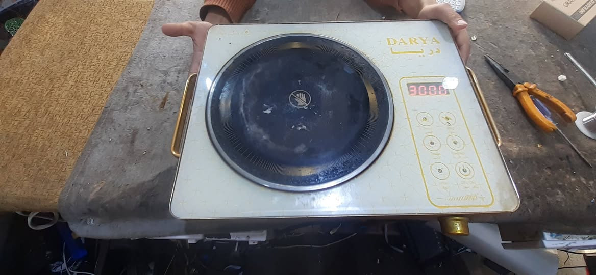 عالم الالكترون لتصليح شاشات البلازما والاجهزه إلكترونية وطباخات ليزري وتصليح مراوح شحن وقلاية كهربائي ويتوفر أنواع ريموت كنترول للشاشات بلازما وستلايت طوز سوق الكبير مقابل مطعم بازروز ***********
