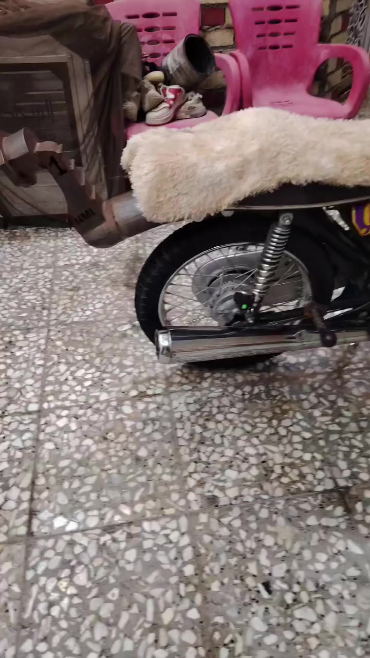 السلام عليكم شلونكم  دراجه معمره 2025 ماعيزه برغي نضيفه وشوفت عينكم المحرك ماملعوب بي المكان نجف دراجه كلك
رقمي***********
