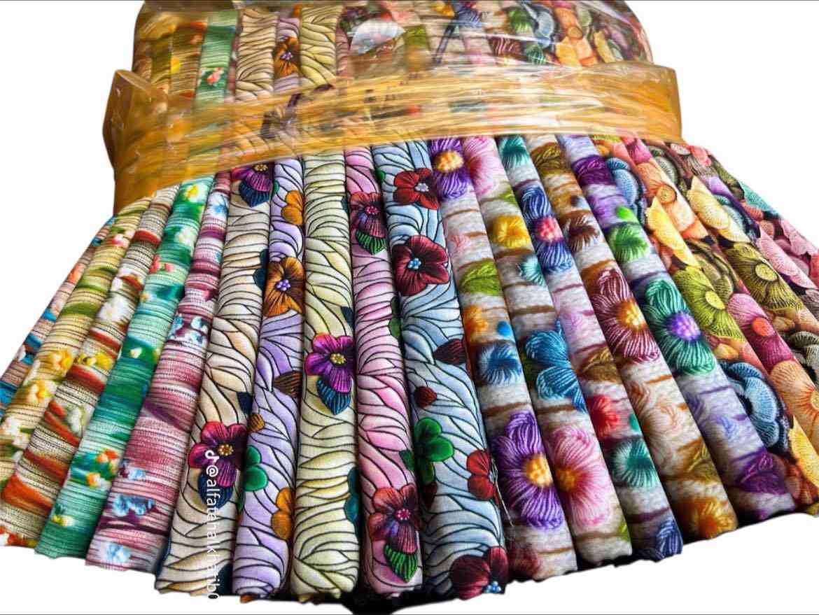 جديد 🔥🔥 اقماش كشمير ثري  دي الأصلي إيطالي خامه درجه اولى سعر القطعه 4 لف القطعه مترين ونص ضبط علاكه كامله 20 قطّعه بلعلاكه راسلونا واتساب وتدللون 

***********
