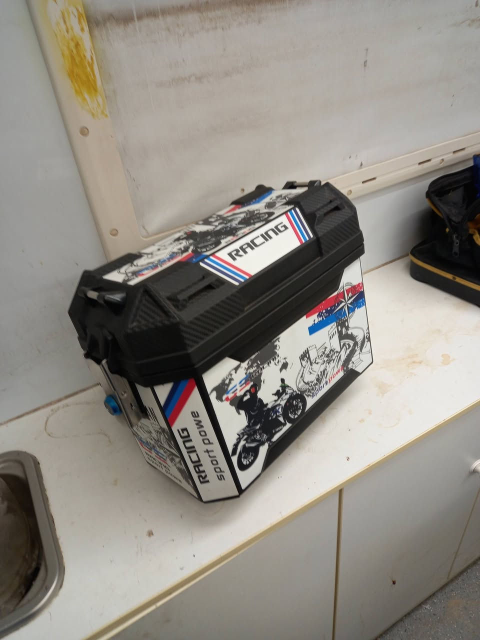 سلام عليكم اخواني الاعزاء جنط صفاحيات بالكارتون جدد  بعدهن مفاتيحاتهن بسلفون وستاندات وياهة جاهزة جيب وشد استعنال يومين شديتهن يومين وبعت الدراجة اختهن اب ١٠٠ الف يومين وفكيتهن ٧٥ الف الريدهن اخوان بالكارتون جدد دور بسوك سعرهن ١١٥ هسة اسعارهن زلغ مابيهن تلفوني *********** موبايل  واني خادم
