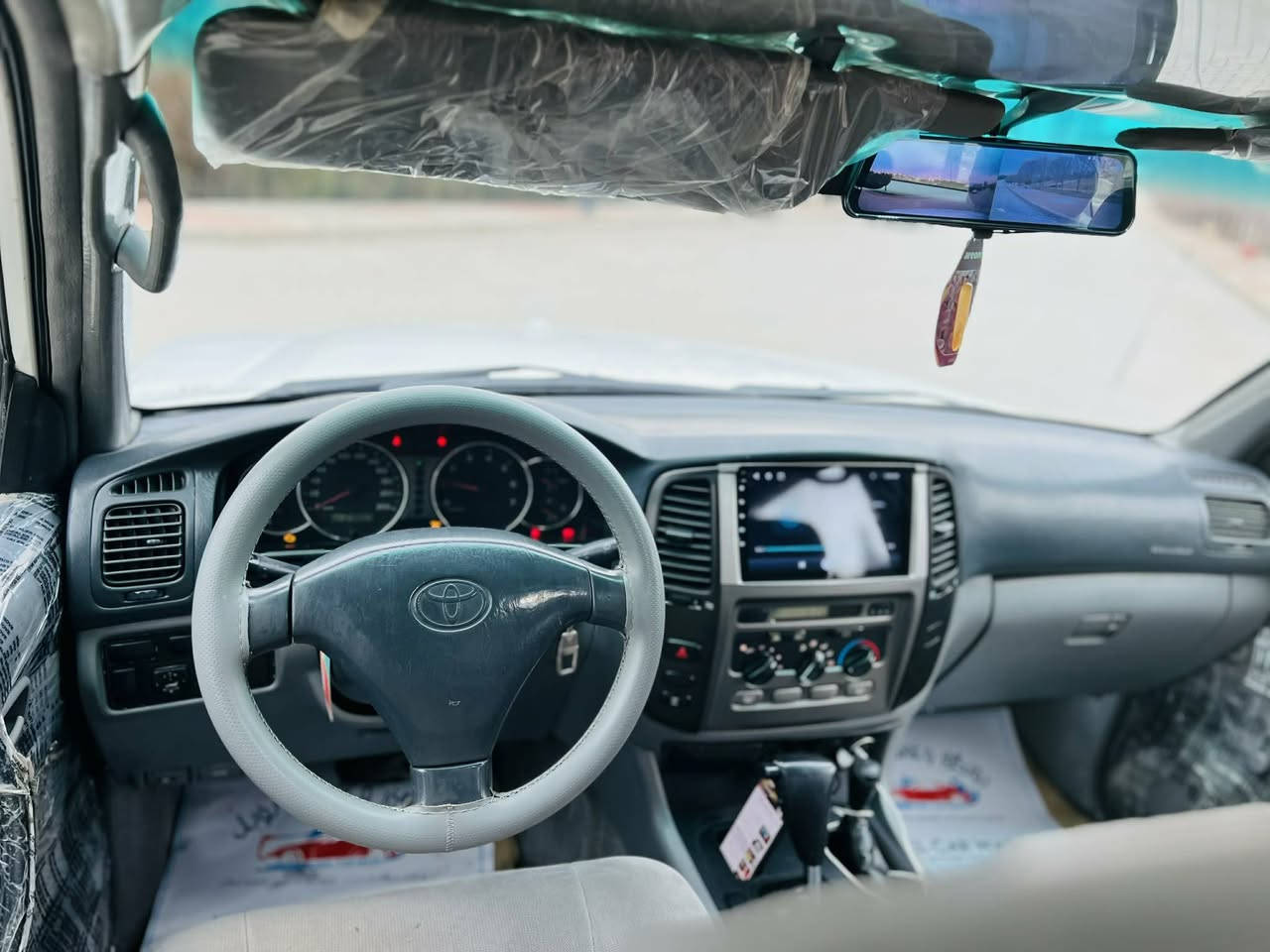 مؤ نيكا 2004.              97$           ***********.                                    نمو نه ى هه مو عيرا ق تؤ ما تيك داشبل به رز سه يا ره كه وه سفى نا ويت يه ك دؤلا ريك مه سره ف ١ كه لا ببره مزا هيده يه كتا بى ره قه مى كه را وه ته وه به شه رتى ره قه م وه ما له به نا وى خؤما نه سه يا ره هه مو عيرا قى بئ بكه رئ يا نى حوره بيشو بشتى كه بسه هيج ده حمى نيه فرنه له سه ر جما لى سه يا ره كيرو مه كينه عه كسلى ده بل عه كسلى به شه رته ده قى شه ريمه ما لى دؤ سته شو ين سليما نى
