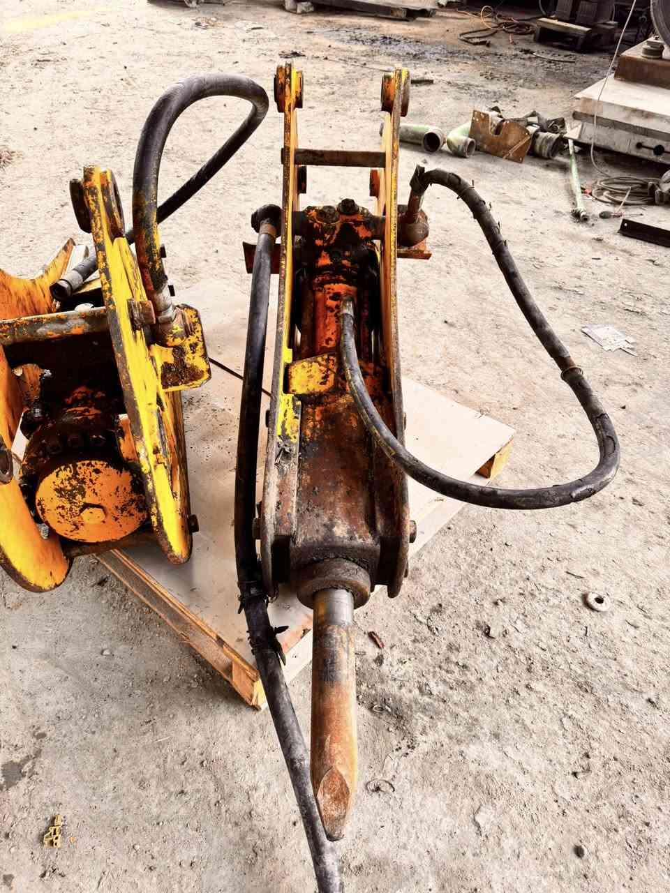 السلام عليكم 
نقارjcb بحاله جيده غير مستخدم ب العراق 
السعر 60. 
ا 
***********
***********
