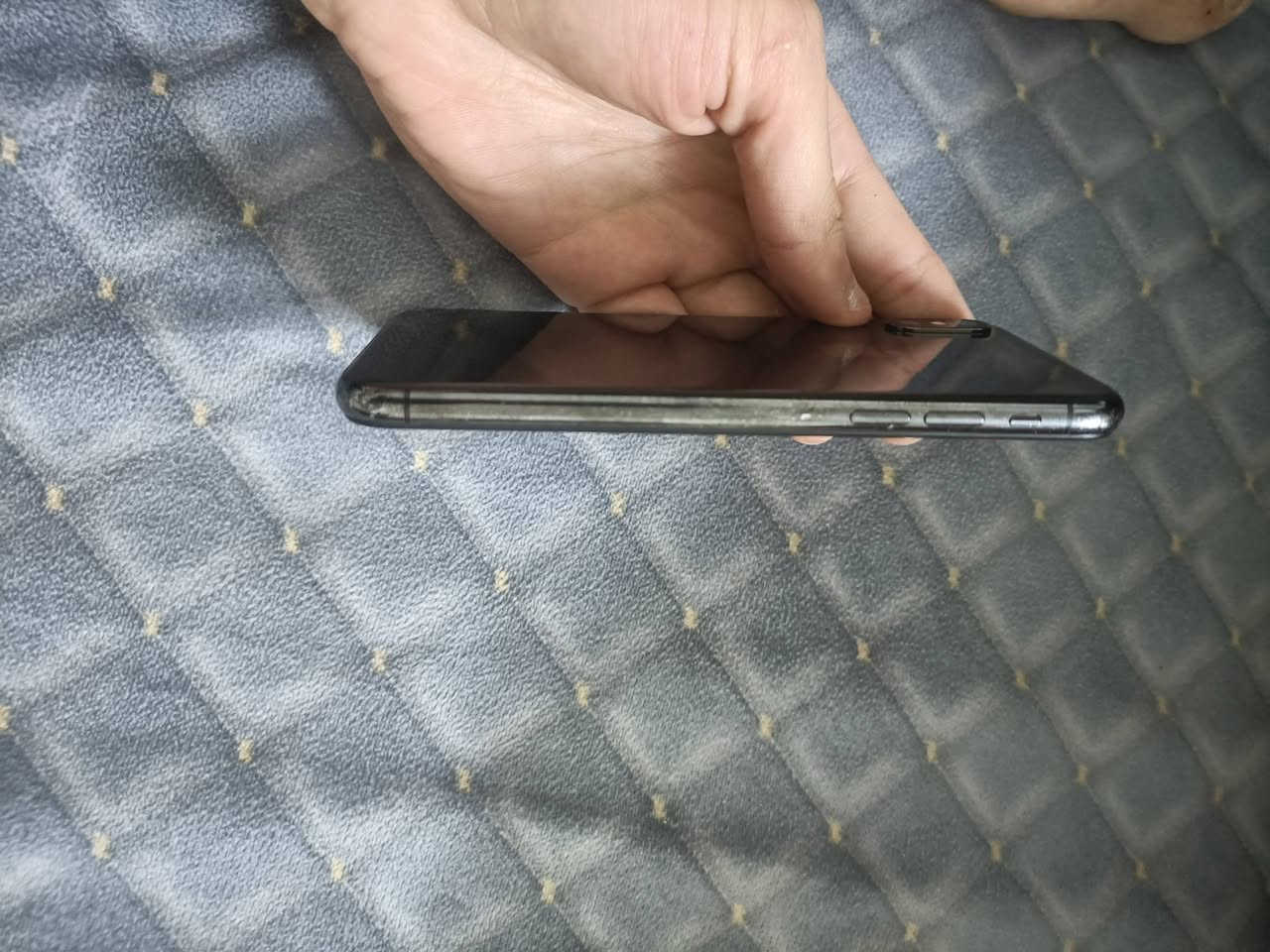 ايفون x ذاكره 64 مبدل شاشه وبطاريه فيس ايدي شغال اي عيب مابيه سعر 120 
***********
