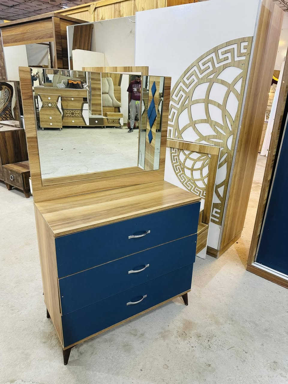 غرفه تركي خمس قطع نضيفه سعر 400قفل مع شد نقل دخل بغداد مجاني و المحافظات بكروه حجز واتساب فقط .***********
