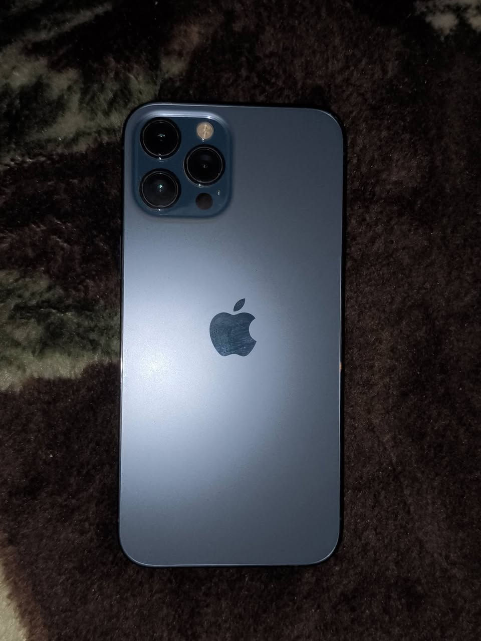 السلام عليكم ورحمة الله وبركاته من رخصت الادمن 

ايفون 12 برو ماكس للبيع استعمال جدا قليل الجهاز خير من الله بل شحن ما شكيت منه ابد بسالفة الشحن 
الجهاز مفتوح فقط تبديل قاعدن شحن اصليه وانما الجهاز كلشي مابيه لا مكسور ولا مظروب 

ذاكرة 256 
بطارية مثل ما تشوفون بل صورة 89 
سعر 450 
مكاني بغداد اذا عجبك وشراي تواصل وياي واتساب 

***********
