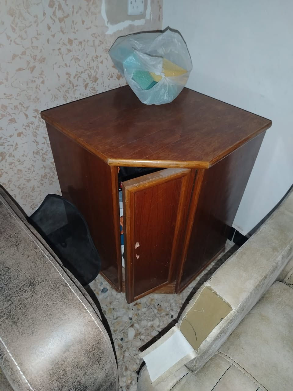 سلام عليكم مكلفه بنشر غرفه صاج للبيع صاج وجهه وكفه ثقيل السعر مليون للاستفسار الاتصال على الرقم ***********
