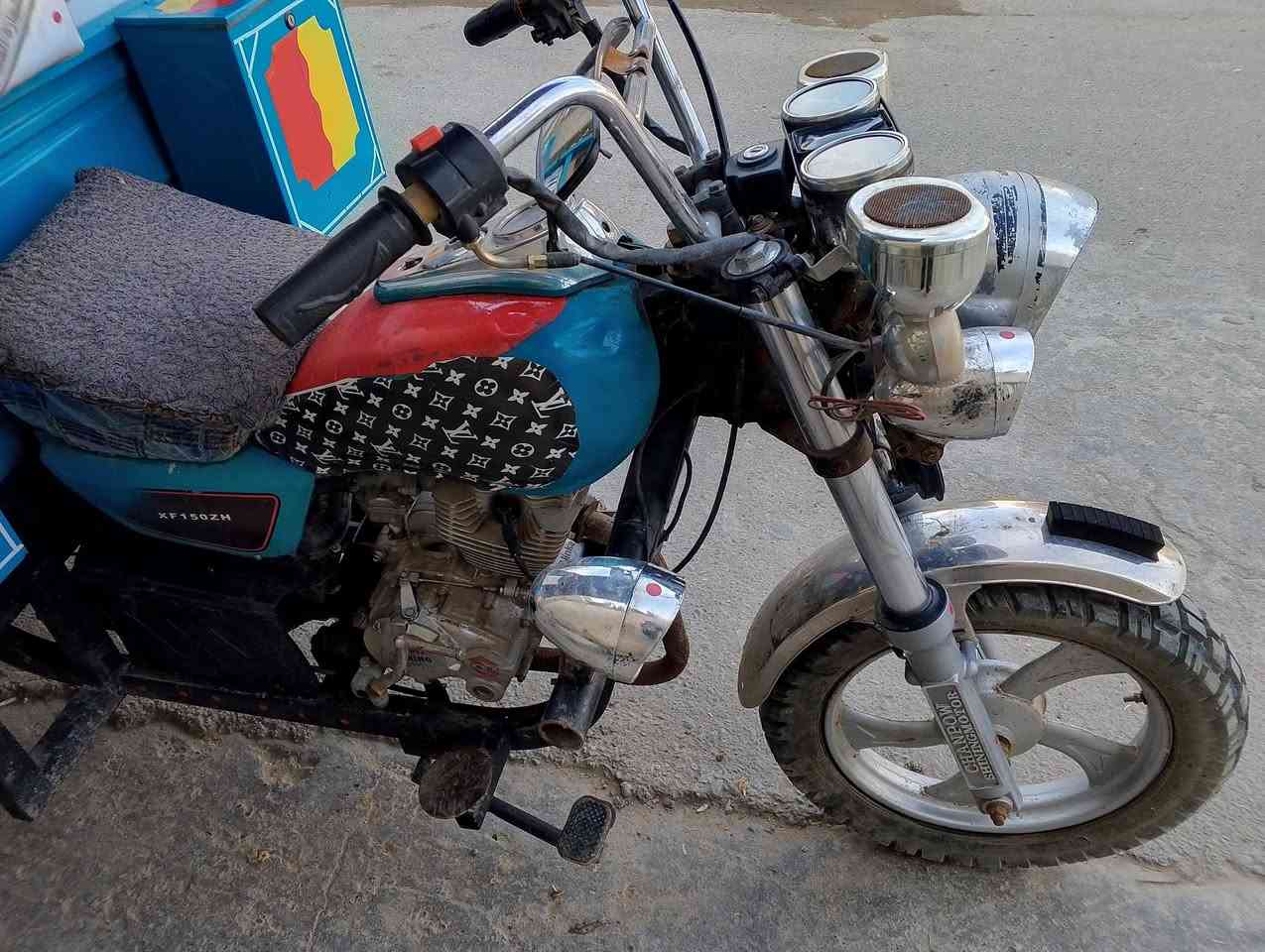 السلام عليكم ستوته للبيع مكان بغداد مدينه الصدر موديل 2017 مكينه خرسه عبالك 24 ستوته نضيفه كلش كهربائيات شغاله محجر وفايبر مو جادر فايبر شغل نضيف مكمركه يعني تترقم
