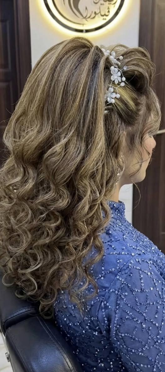 ✨ العيد غير مع صالون ايلين ڤيلورا ✨
مكياج يبرز جمالچ بأرقى اللمسات 💄

تسريحات عصرية وملكية تناسب كل المناسبات 👑

صبغات شعر بألوان ساحرة ولمعان يخطف الأنظار ✨

وبمناسبة العيد

حضّرنا لكم أجمل العروض والخصومات 🎉💖

دللي نفسچ وخلي إطلالتچ تحچي عنچ بكل ثقة وجمال 🌸

احجزي موعدچ الآن قبل اكتمال الحجوزات 💕

صالون ايلين ڤيلورا  حي السماح مجاور لحم بعجين غسان للحجز الاتصال بالرقم‏‪***********‬‏
