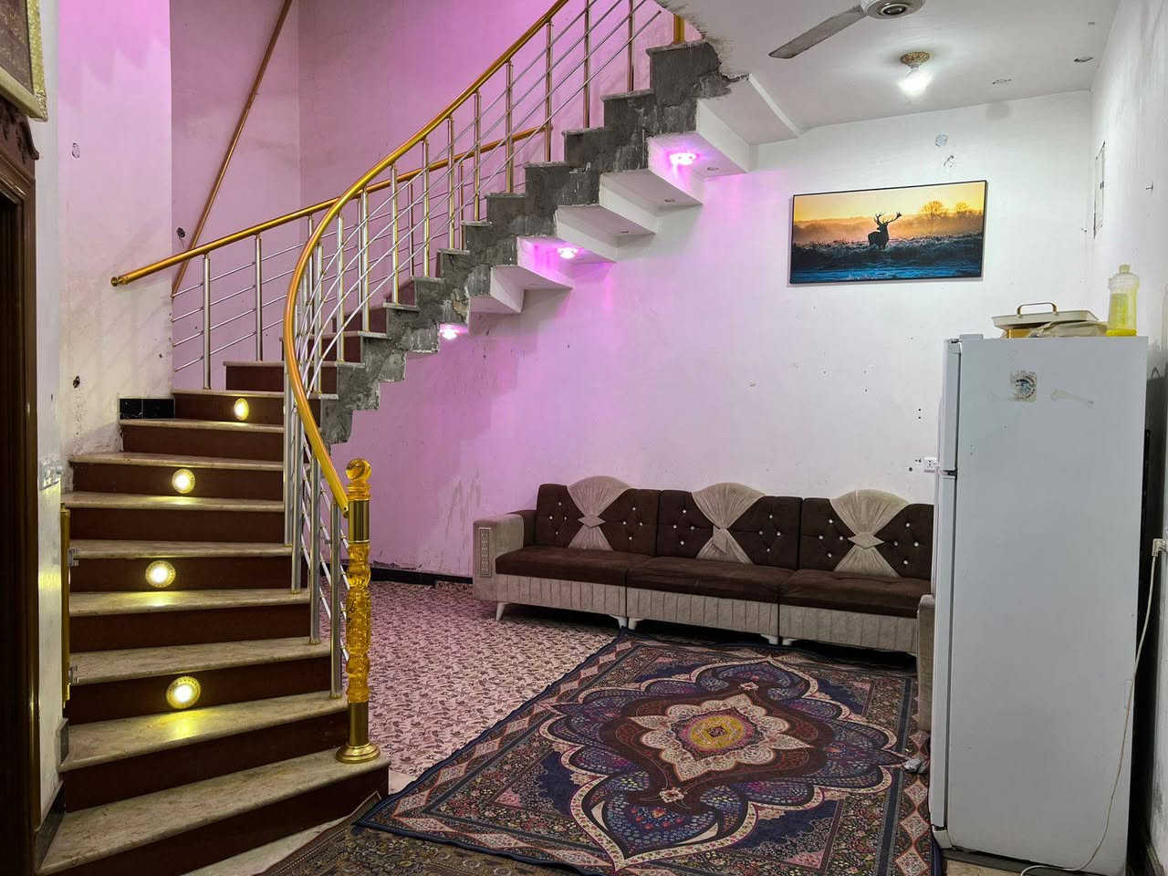 بيت للبيع مساحه 150 متر البناء طابوق طابقين يحتوي على اربعه غرف نوم وستقبال وصاله ومطبخ وحمام وصحيات داخليه وخارجيه ومناور جنس العقار طابو ملك صرف زراعي سند 25 ابسم عراقي العنوان التالي البصره الجزيره الثانيه الفيروزيه الجسر الثاني للاستفسار تواصلو معنا عبر الواتساب *********** البصرة, العراق
