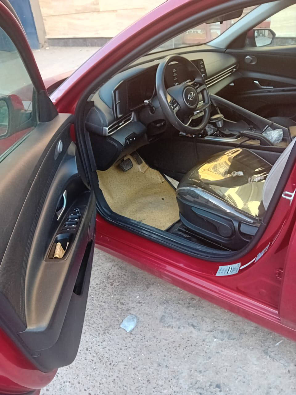 السلام عليكم حبايبي النتره موديل 2022 
وارد امريكي 
السياره مغلفه دواخلها بل كامل والصندوك 
السياره ضربتها جداً خفيفه فقط خشم البنيد
بصمه 
تشغيل عن بعد
رادارات 
والمواصفات المعروفه 
السياره سعرها 152 وبيها مجال  
مكان السياره بغداد السيديه 
*********** واتساب
