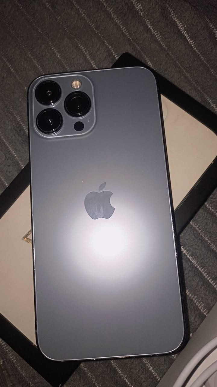 ايفون 13 برو ماكس
ذاكره 512
بطاريه 100%🔋
شاحنه اصليه
مع بطاقه ايكلود
وكفر وكامل الملحقات ولزكه ضبابيه ولزكه ضهر ودرع كامرات
السعر 550 وبي مجال قليل 
للاستفسار خاص
او ***********
كربلاء حي الفارس
الجهاز امريكي
بطاريه مرفوعه
مبدل شاشه اصليه من شركه ابل الاصليه ثلاث خيارات
